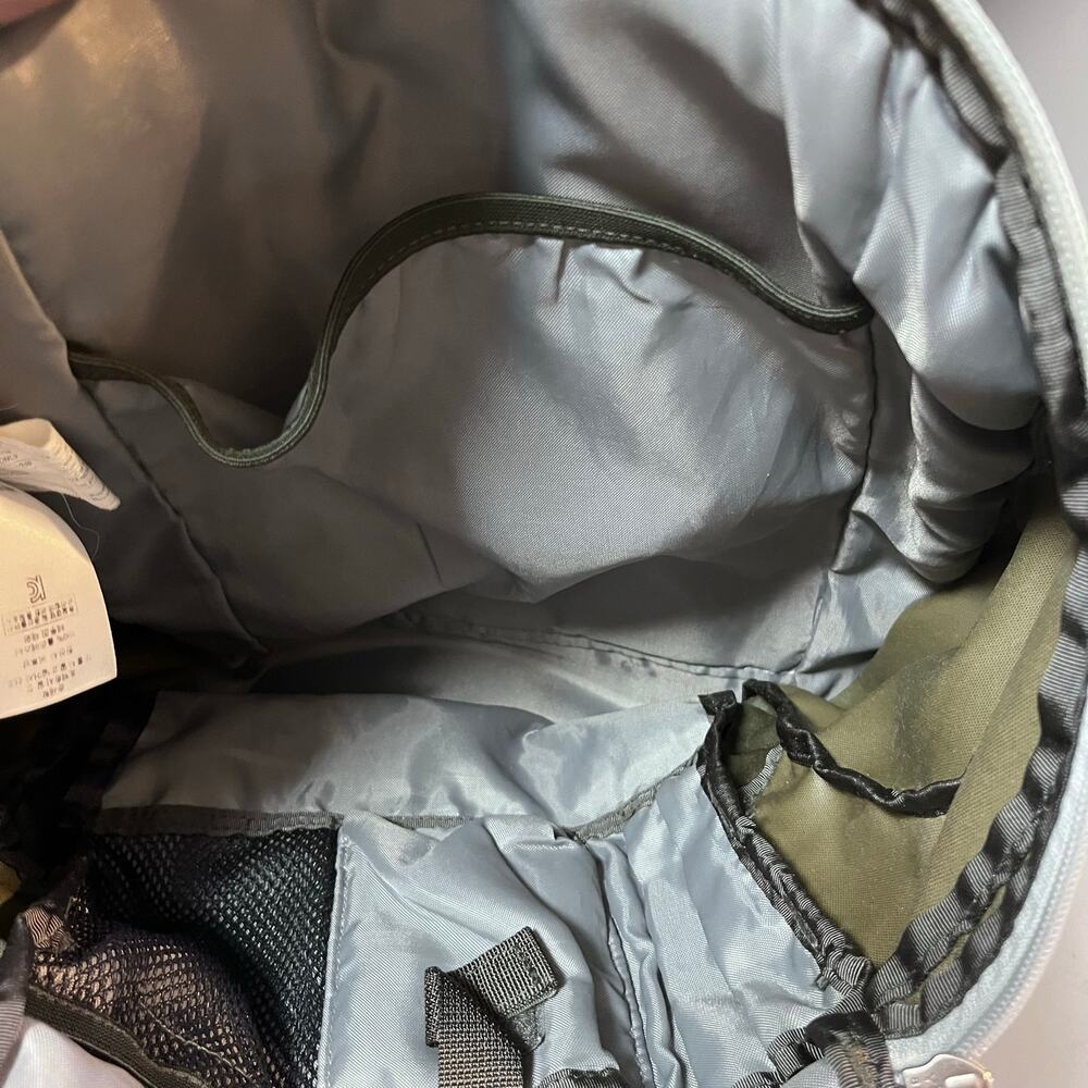 Patagonia Petrolia 28L Backpack Olive Gray Laptop Hiking Travel Daypack EUC - Picture 5 of 7